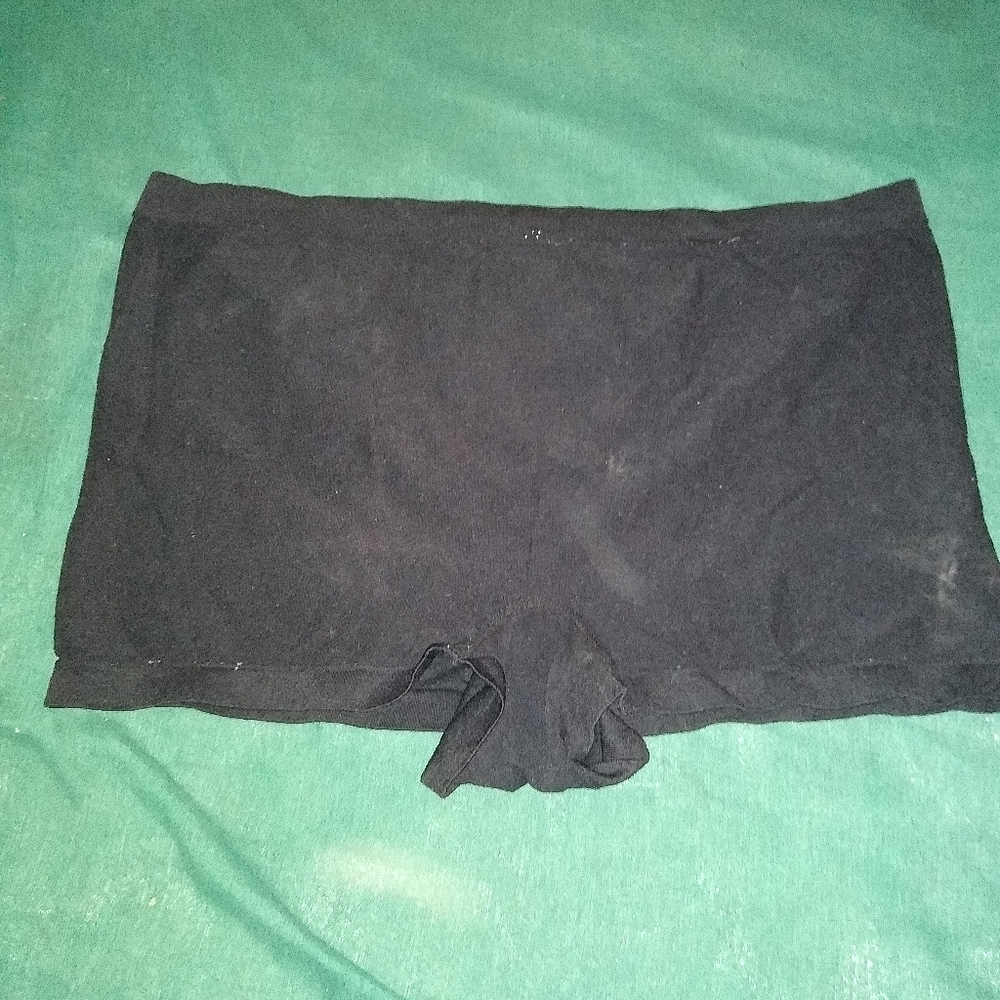 Black boy shorts panties in size 3X.